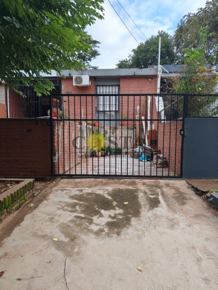 CASA DE 2 DORMITORIOS Y COCHERA A 250,00 MTS. DE COSTANERA. POSADAS. MISIONES