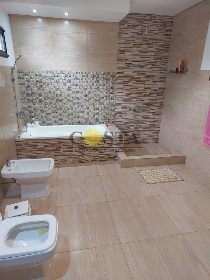BELLO CHALET DE 3 DORMITORIOS, EN JARDIN AMERICA. MISIONES