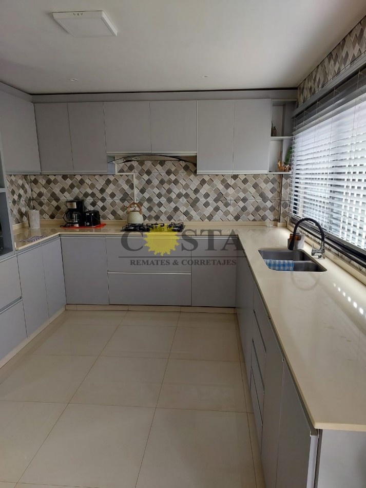BELLO CHALET DE 3 DORMITORIOS, EN JARDIN AMERICA. MISIONES