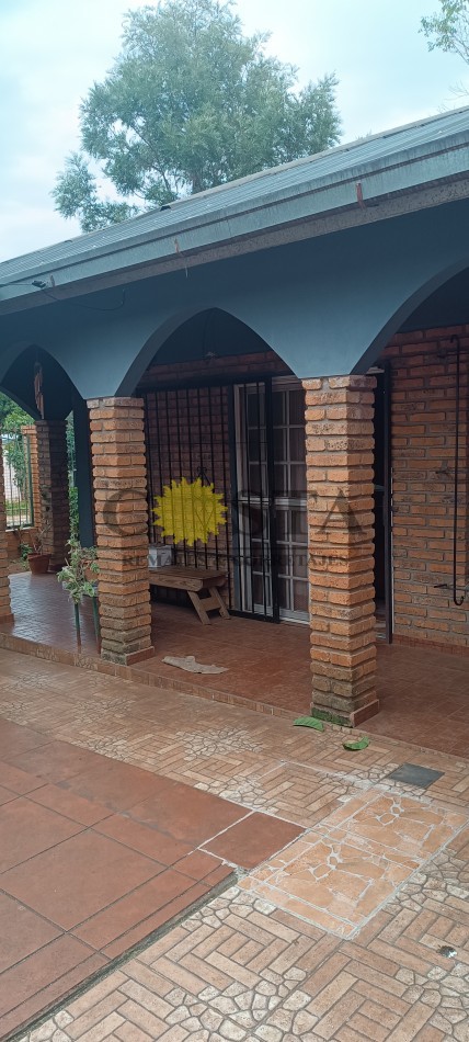 AMPLIA CASA DE 3 DORMITORIOS, EN BARRIO 1° DE MAYO. POSADAS, MISIONES. VENTA. 