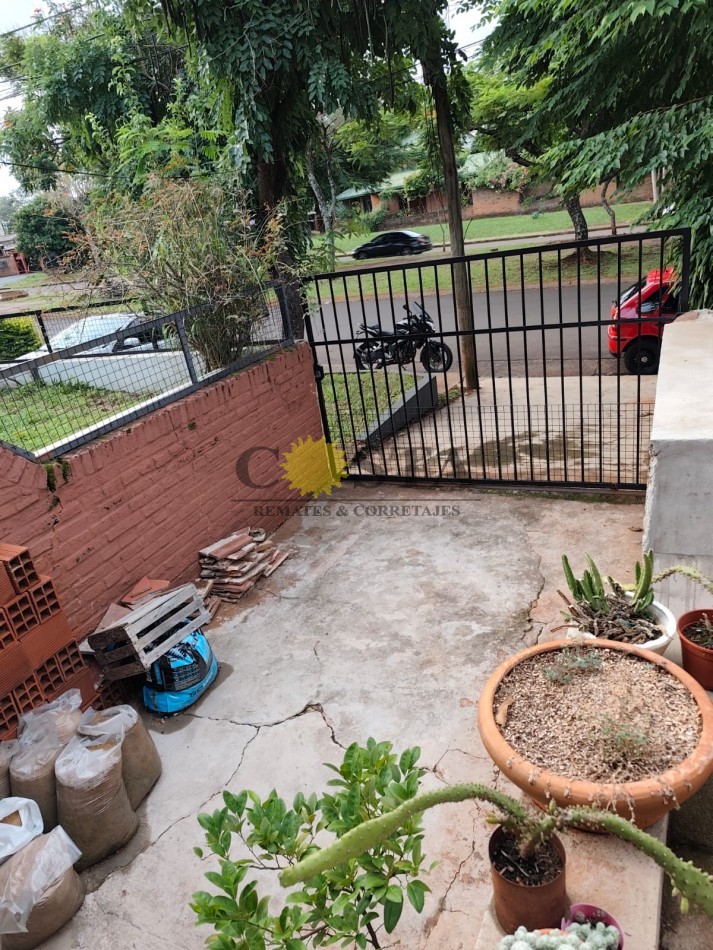 CASA DE 2 DORMITORIOS Y COCHERA A 250,00 MTS. DE COSTANERA. POSADAS. MISIONES