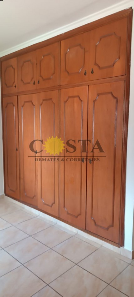 IMPECABLE CASA DE 3 DORMITORIOS C/COCHERA. BARRIO JUDICIAL. POSADAS. MISIONES