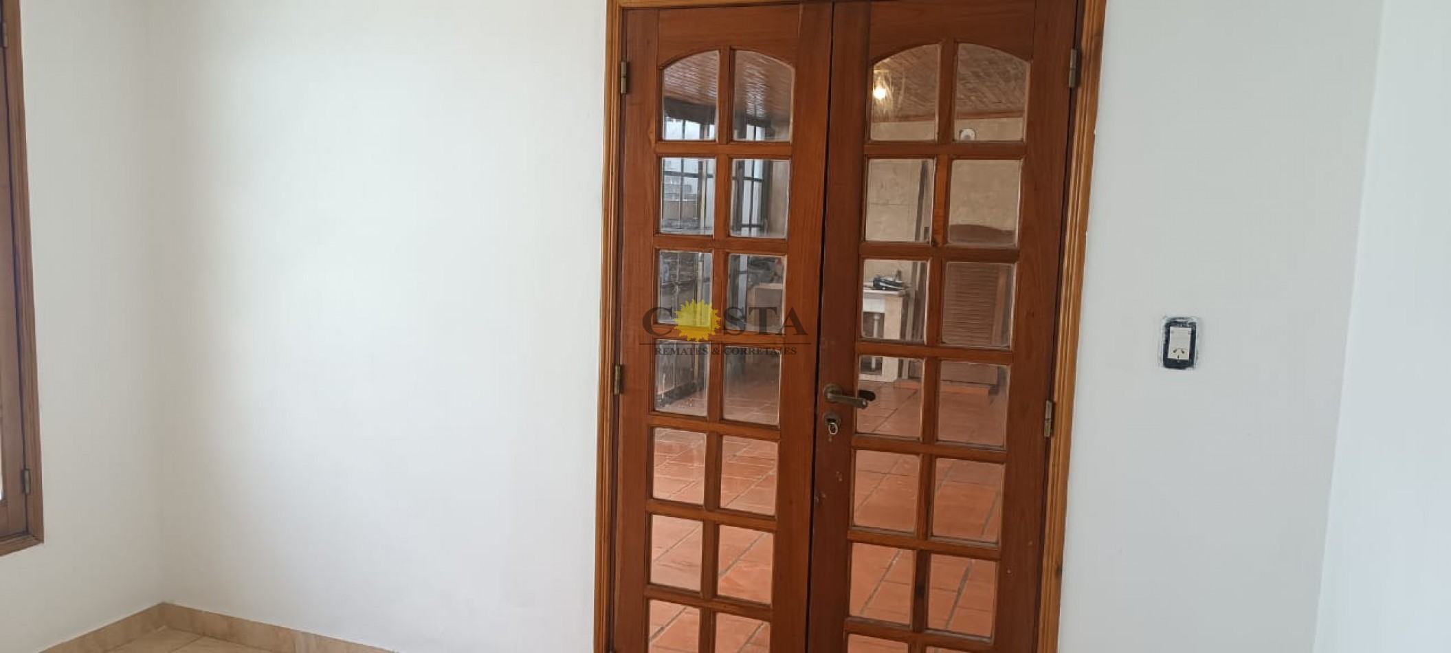 IMPECABLE CASA DE 3 DORMITORIOS C/COCHERA. BARRIO JUDICIAL. POSADAS. MISIONES