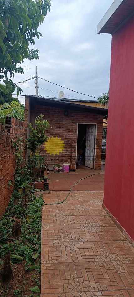 AMPLIA CASA DE 3 DORMITORIOS, EN BARRIO 1° DE MAYO. POSADAS, MISIONES. VENTA. 