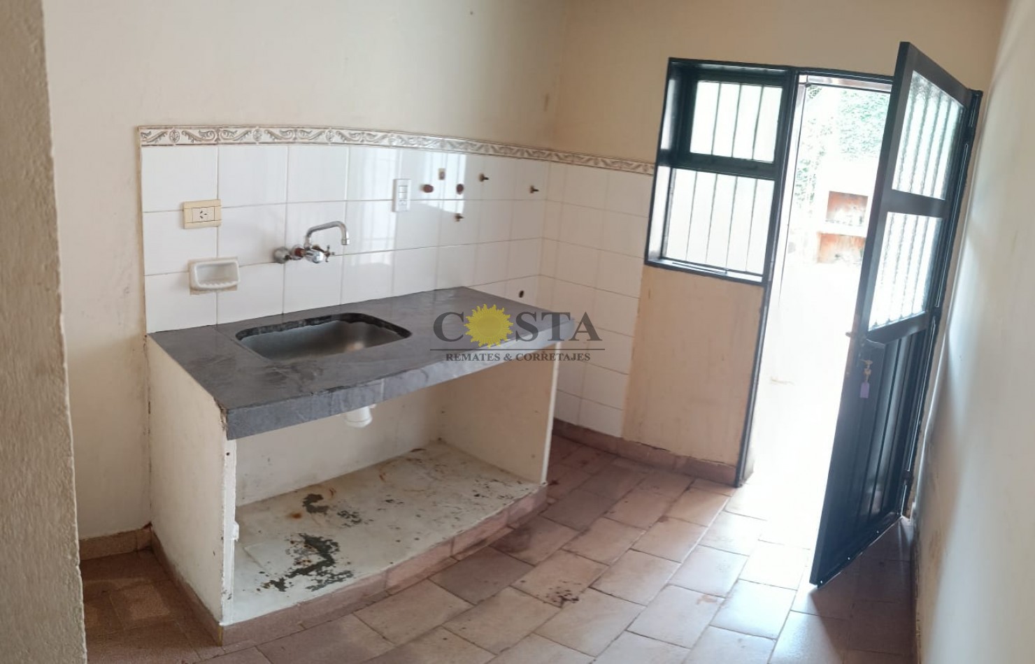 CASA DE 3 DORMITORIOS Y COCHERA EN CHACRA 144. ALQUILER. POSADAS, MISIONES.