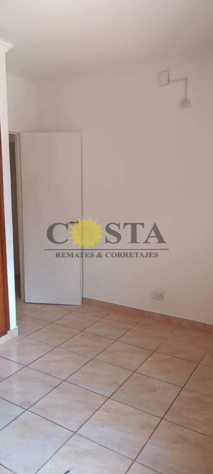 IMPECABLE CASA DE 3 DORMITORIOS C/COCHERA. BARRIO JUDICIAL. POSADAS. MISIONES