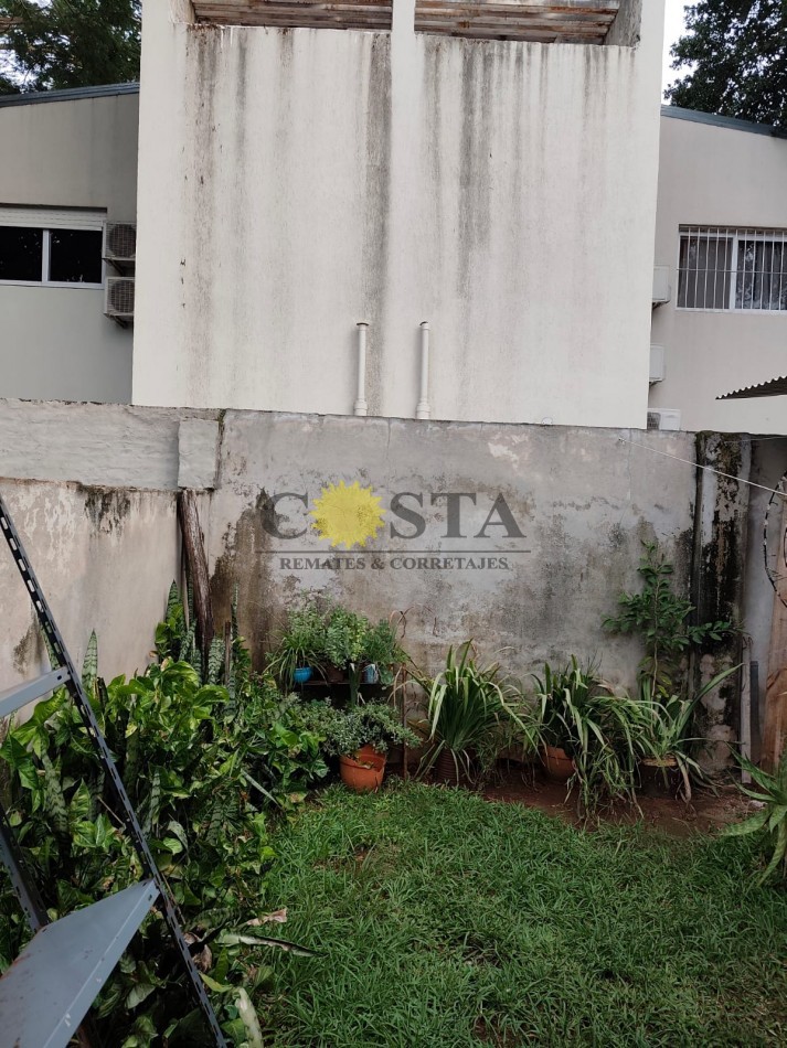 CASA DE 2 DORMITORIOS Y COCHERA A 250,00 MTS. DE COSTANERA. POSADAS. MISIONES