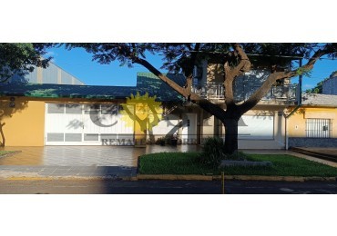 EXTENSO CHALET S/AV. FCO. DE HARO. VENTA. POSADAS MISIONES