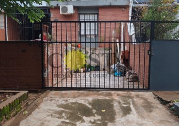 CASA DE 2 DORMITORIOS Y COCHERA A 250,00 MTS. DE COSTANERA. POSADAS. MISIONES